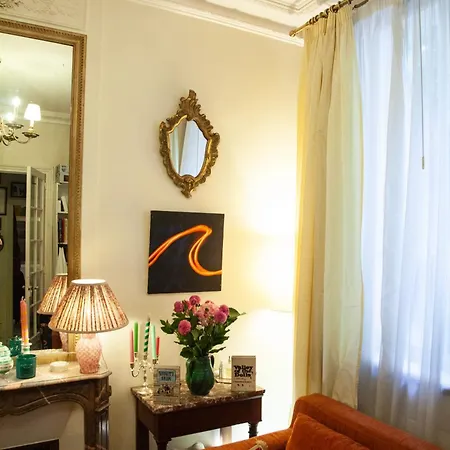 Homestay Arc De Triomphe Chic *