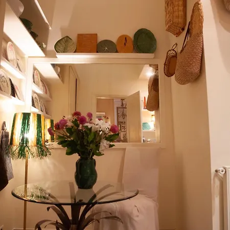 Homestay Arc De Triomphe Chic *