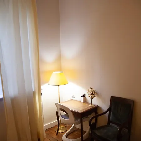 Arc De Triomphe Chic Homestay Paris
