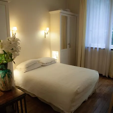 Arc De Triomphe Chic Homestay