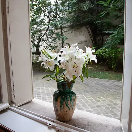Homestay Arc De Triomphe Chic *